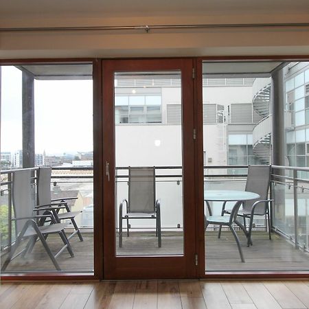 Point Village Modern Apartment Dublin Bagian luar foto